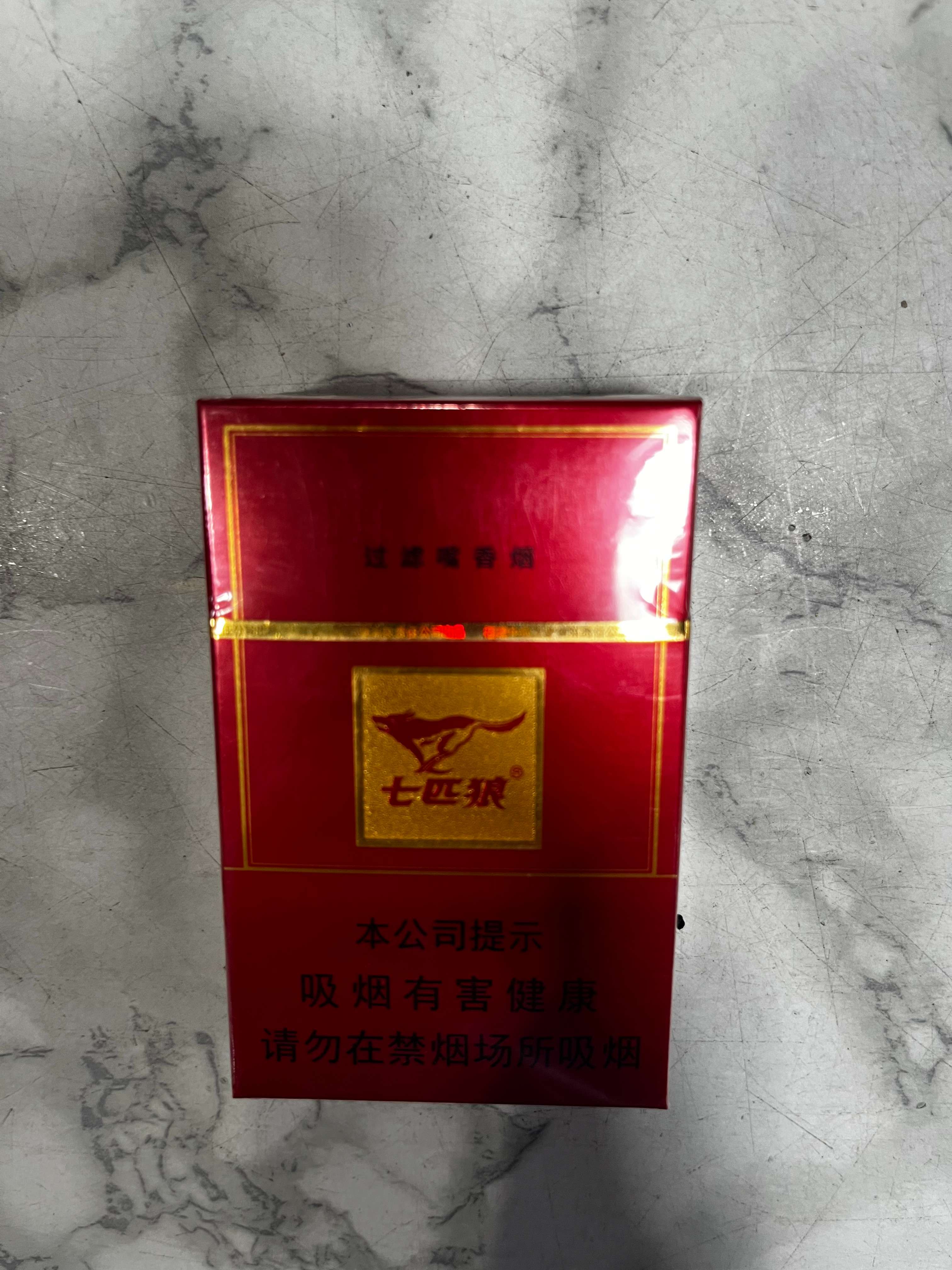 七匹狼红色过滤嘴香烟