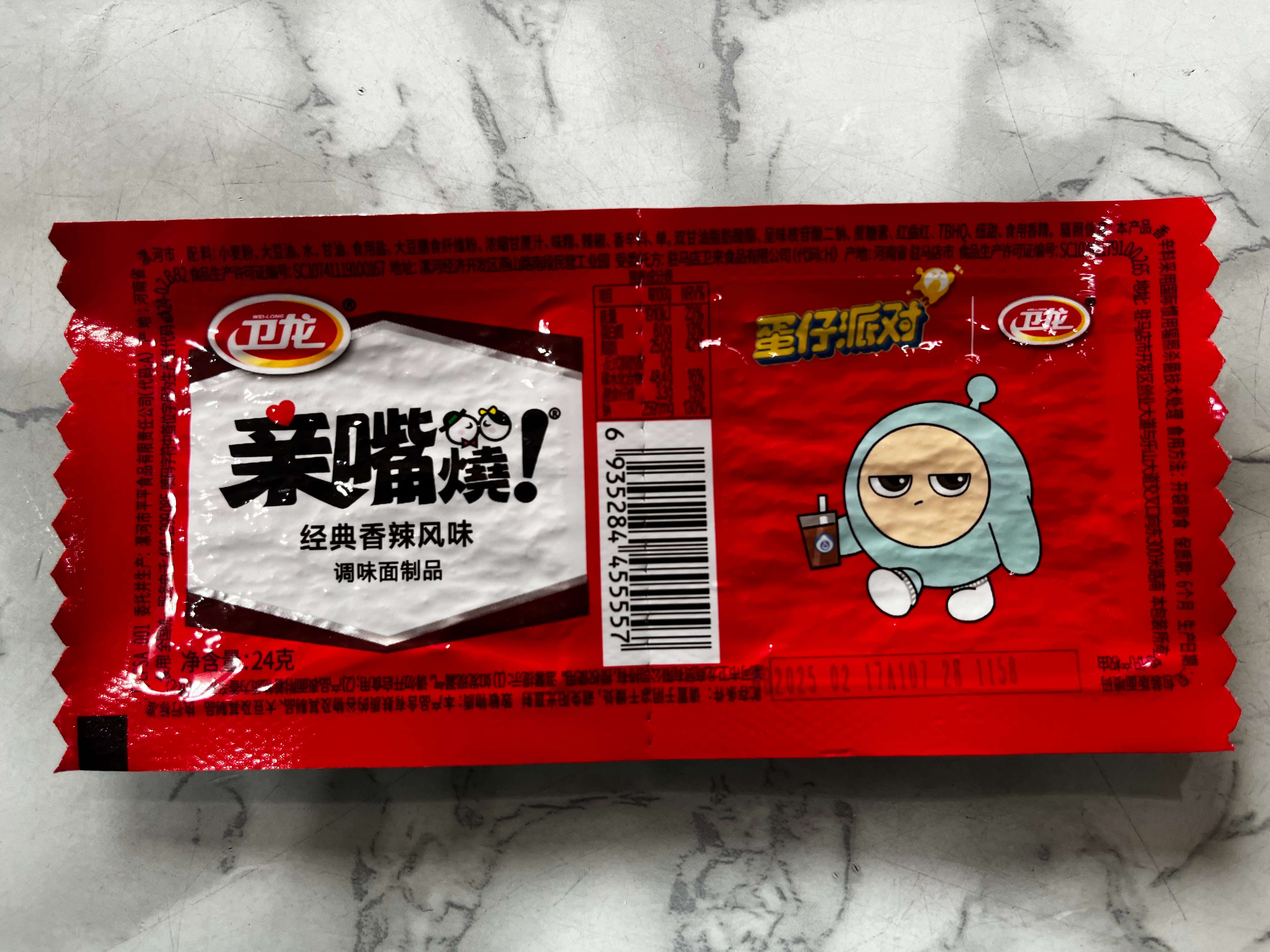 卫龙亲嘴烧经典香辣风味面制品24g